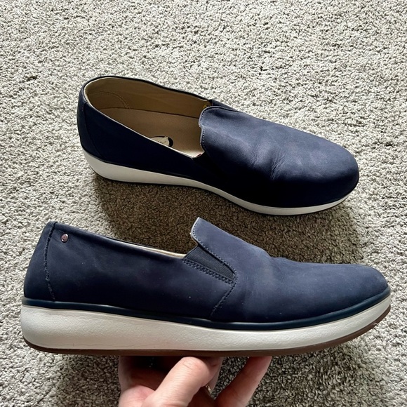 Joya Womens Size 42.5 / 10.5 US Clara Navy Casual Slip-On Low-Profile Sneakers - Picture 1 of 6